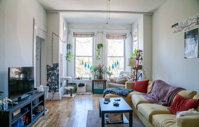 Lincoln Park / DePaul - 2 Bed / 1 Bath - In-Unit Laundry