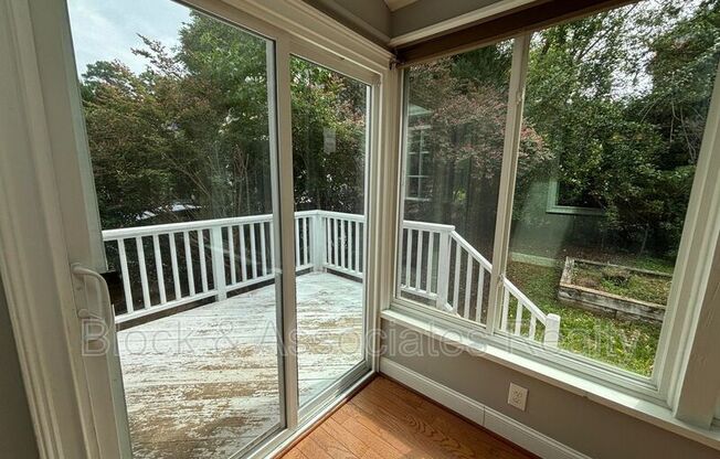 124 FACTORS WALK LN