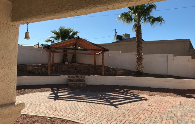 SPACIOUS, SPLIT FLOORPLAN, 4Br/2Ba; Large Yards w/Trees!