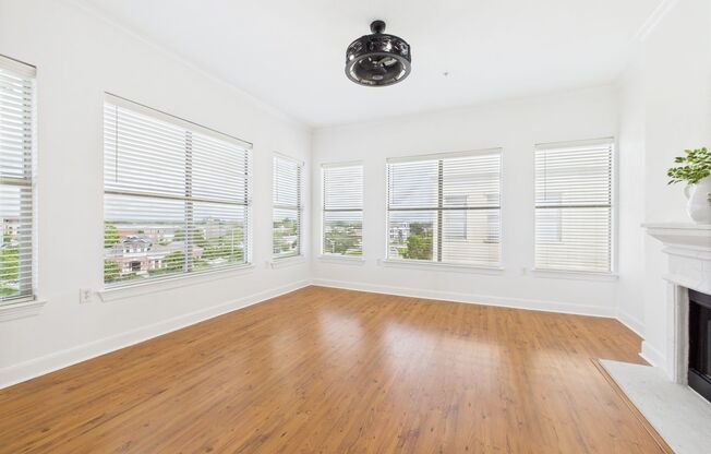 MOVE IN SPECIAL!  *********$500 OFF THE FIRST MONTHS RENT TO QUALIFIED APPLICANT**********