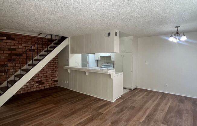UPDATED 2 BEDROOM CONDO!!