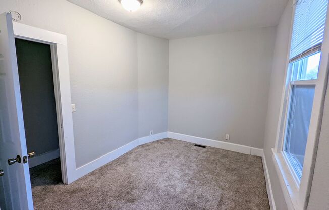 2 bed 1 bath duplex home!