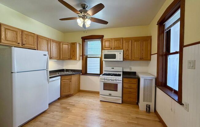 Gorgeous 2 Bed + Den / 1 Bath Jefferson Park Unit Available NOW! Water, Sewer, & Trash INCLUDED In Rent!