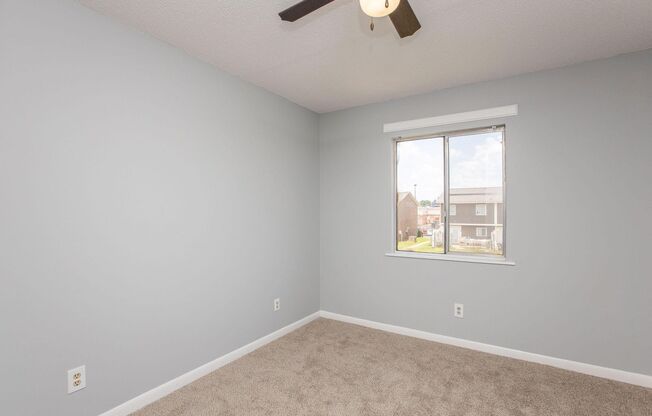 3 beds, 2.5 baths, 1,322 sqft, $950