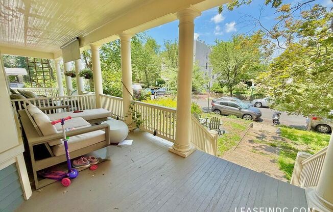 3307 18 ST NW