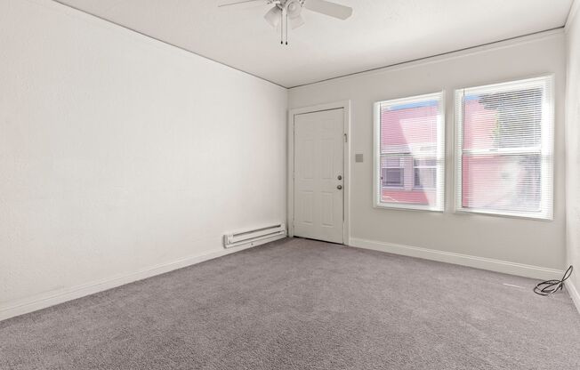 Cozy Cottage with Utilities Paid in Oakland!