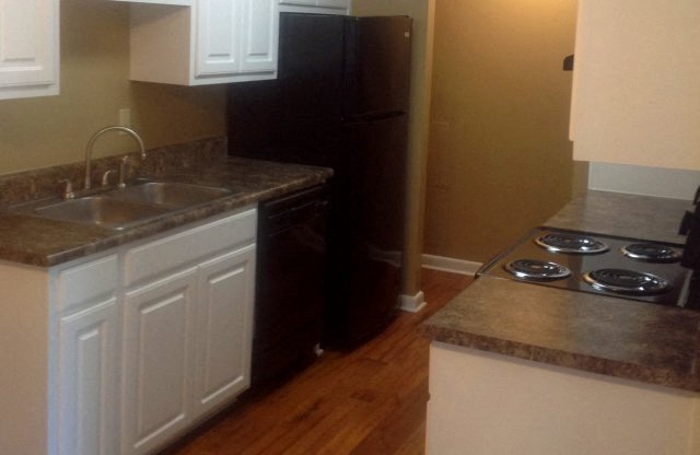 Three Oaks Apartments Kitchen