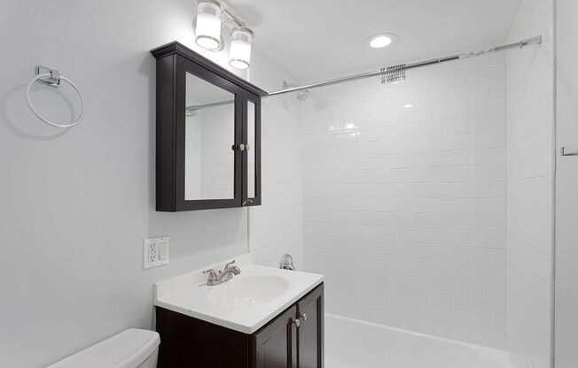 Studio, 1 bath, 359 sqft, $1,340, Unit 2E