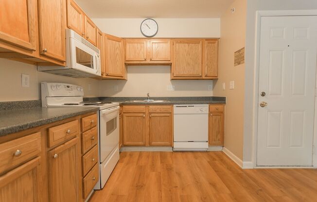 2 beds, 2 baths, 950 sqft, $2,995, Unit 201