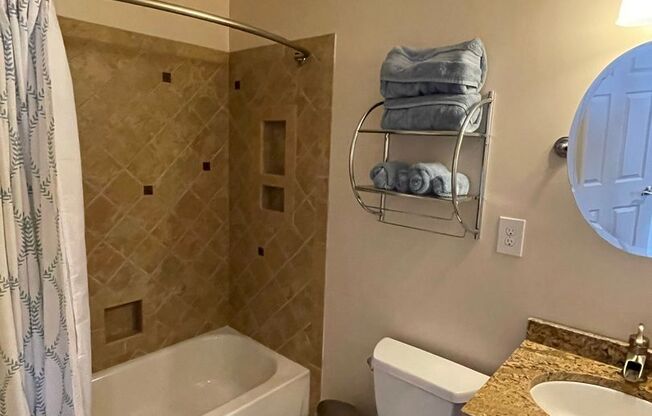 Charming 2 Bedroom/3.5 Bathroom Townhome in Canton, MD!