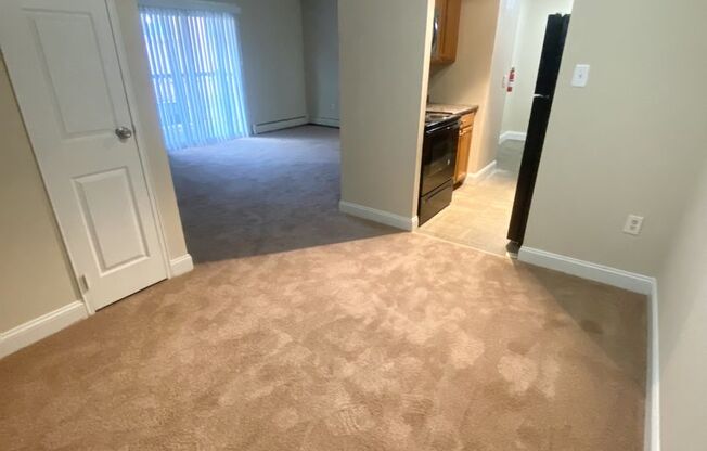 1 bed, 1 bath, 734 sqft, $1,420, Unit J10