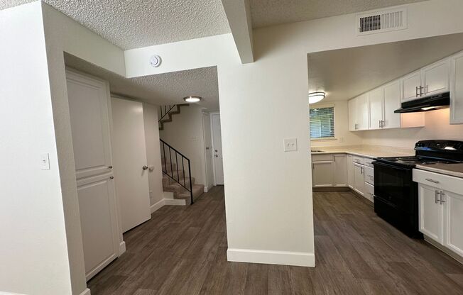 3 beds, 1.5 baths, 1,025 sqft, $2,275, Unit 490004