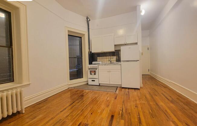 172 W 77 ST