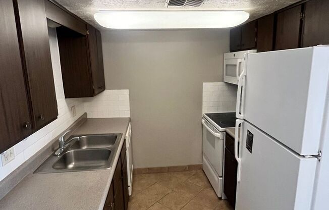 1 bed, 1 bath, 720 sqft, $940, Unit 26