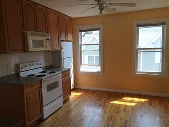 3 beds, 1 bath, 1,150 sqft, $1,995, Unit 3