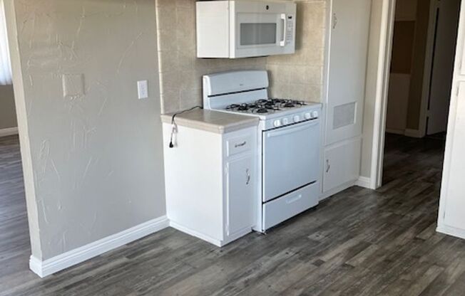 2 beds, 1 bath, 792 sqft, $2,250, Unit 310-7