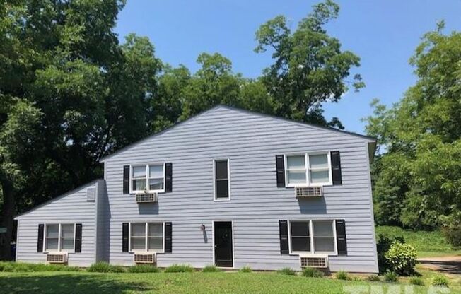 One Bedroom Apartment Located in the Center of it all!