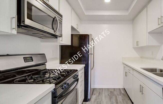 350 South Manhattan Place