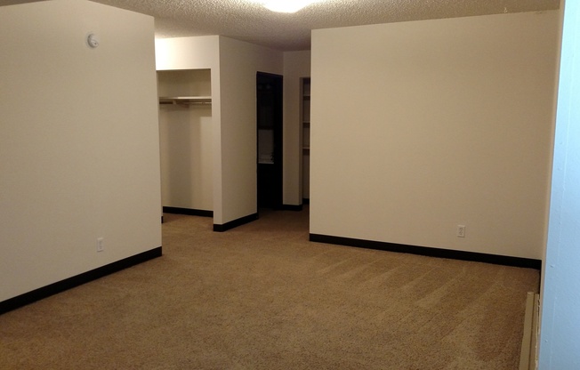 1 bed, 1 bath, $650, Unit 15