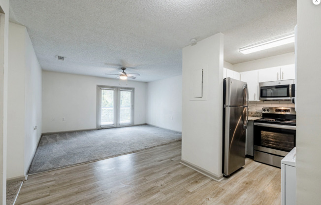 1 bed, 1 bath, 688 sqft, $1,175, Unit R-147