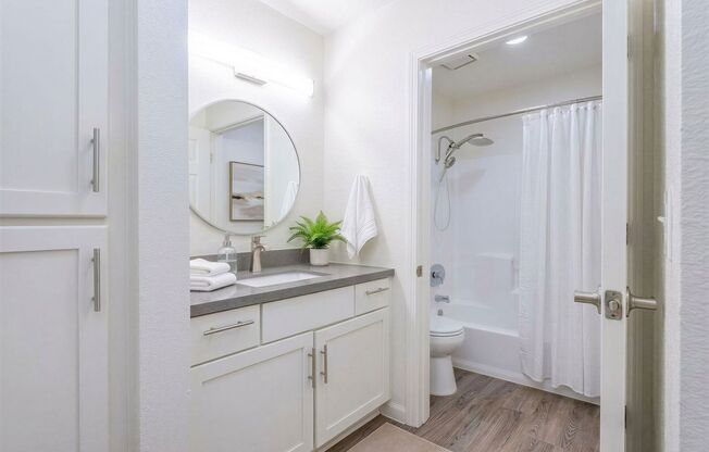 1 bed, 1 bath, 580 sqft, $1,875, Unit 4975-17