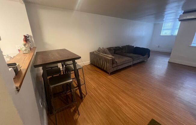 1 bed, 1 bath, $1,350, Unit 114 Apt. B