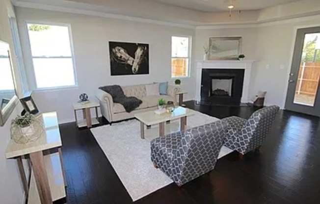 2409 W ROBERT ST