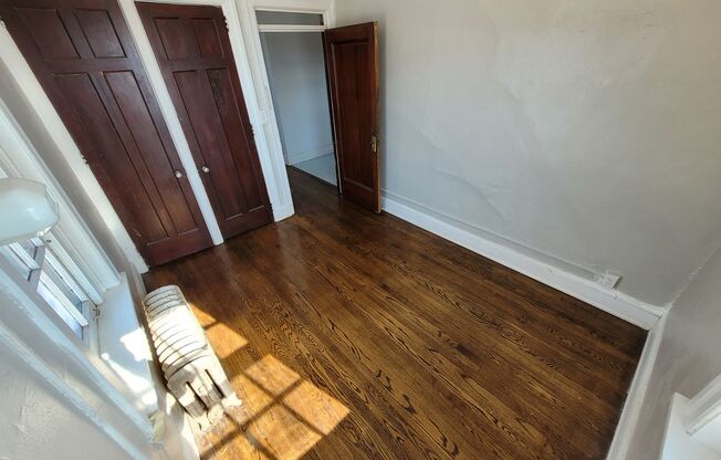 2 beds, 1 bath, $1,050, Unit 1534-6