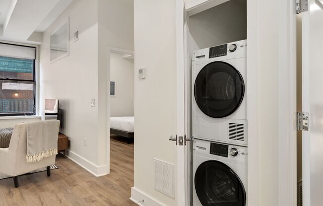 2 beds, 1 bath, 905 sqft, $2,695, Unit 813
