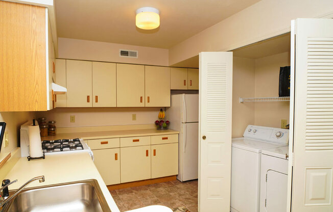 Fully Equipped Kitchen at Liberty Mills Apartments, Fort Wayne, IN, 46804