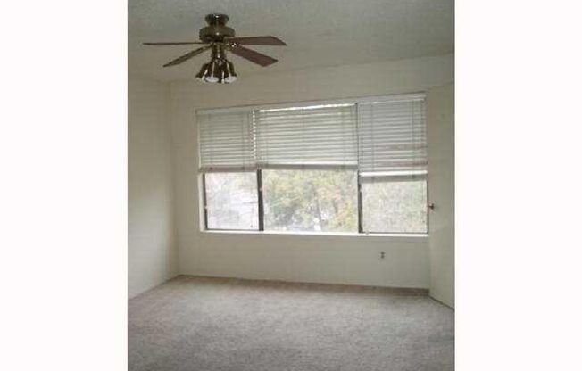 2 beds, 1 bath, 800 sqft, $1,400, Unit 224 NM