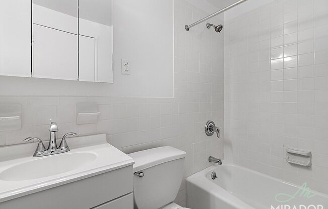 1 bed, 1 bath, $3,100, Unit 6E