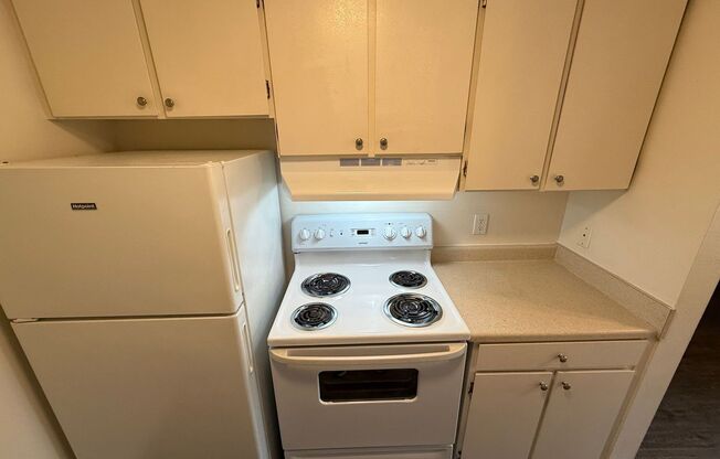 2 beds, 1 bath, 825 sqft, $1,245, Unit 233