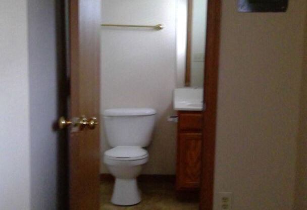 Studio, 1 bath, 550 sqft, $775, Unit 824