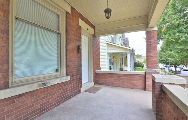 4 Bedroom , 2 Bath Newly Renovated Townhouse - Right off of High St - FREE Washer / Dryer and Off-street Parking