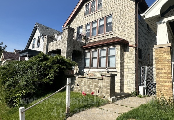 4048 N 7 ST