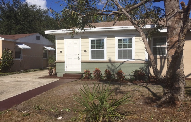 Remodeled 2/1 - Close to Howard and UT