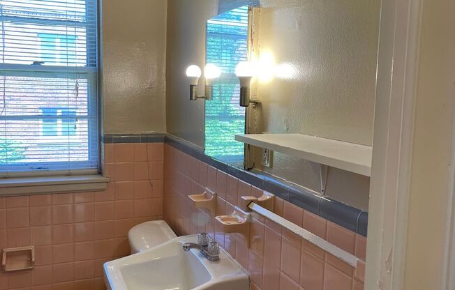 2 beds, 1 bath, 753 sqft, $1,339, Unit 214