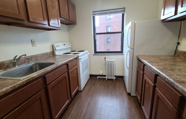 1 bed, 1 bath, 1 sqft, $950, Unit ABB - C-12