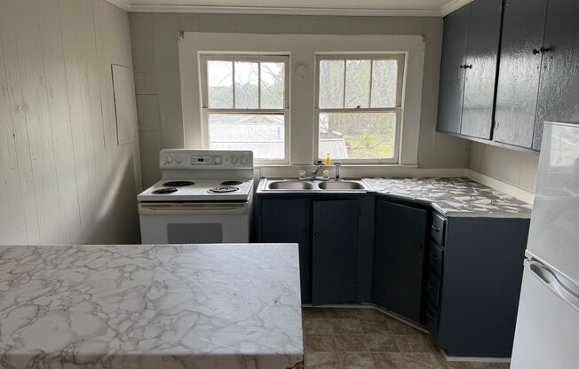 350 - 301 Elmwood Ave.