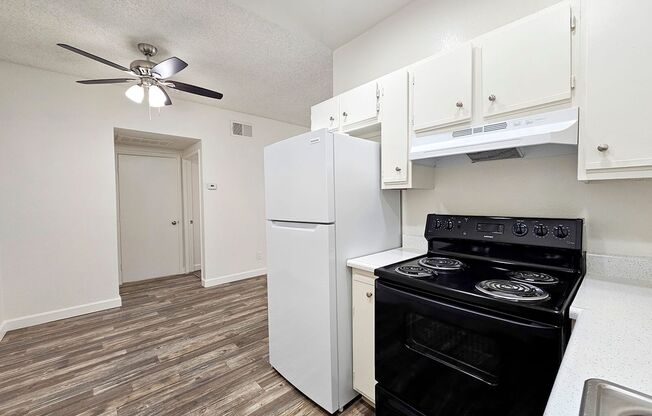 2 beds, 2 baths, 925 sqft, $1,995, Unit 102