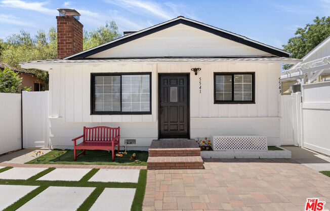 5541 FALLBROOK AVE