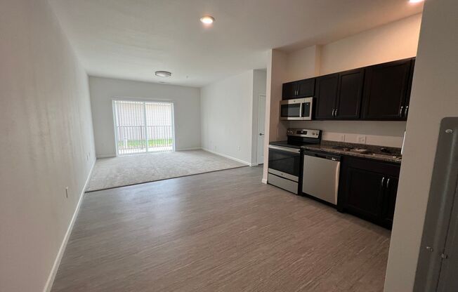 2 beds, 1 bath, 936 sqft, $1,299, Unit 411