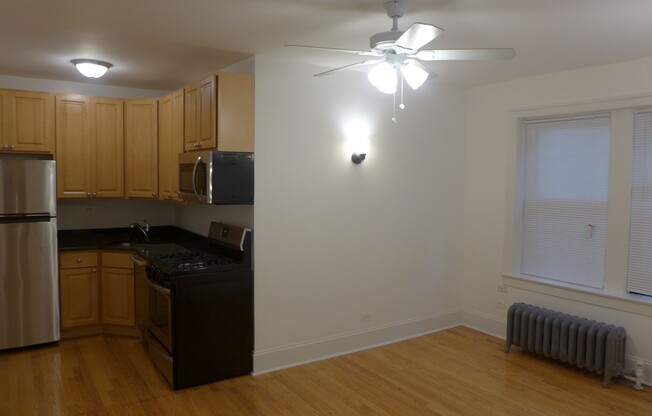 Studio, 1 bath, 350 sqft, $1,425, Unit 107