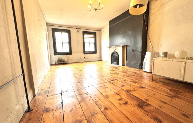 327 W 18 ST