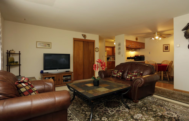 2 beds, 1 bath, 1,100 sqft, $1,149.99, Unit 5921-03