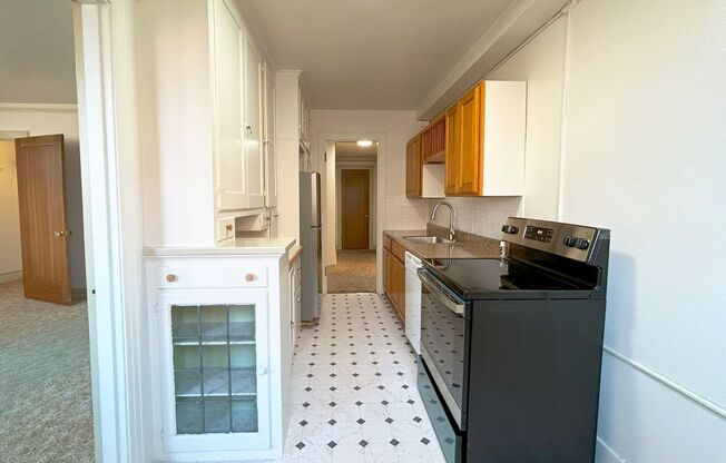 1 bed, 1 bath, 648 sqft, $1,495, Unit Mayfair - 09