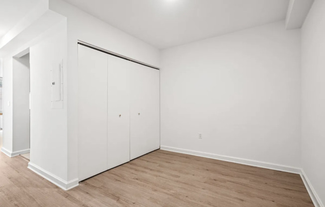 1 bed, 1 bath, $5,200, Unit 14E