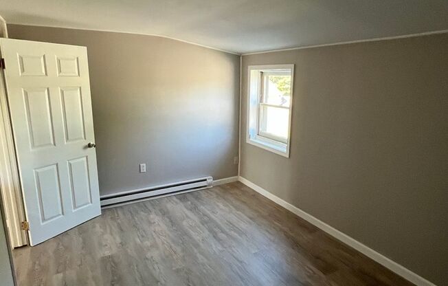 1 bed, 1 bath, $995, Unit UNIT 2