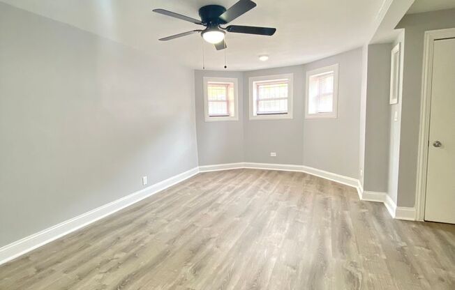 906 Montrose